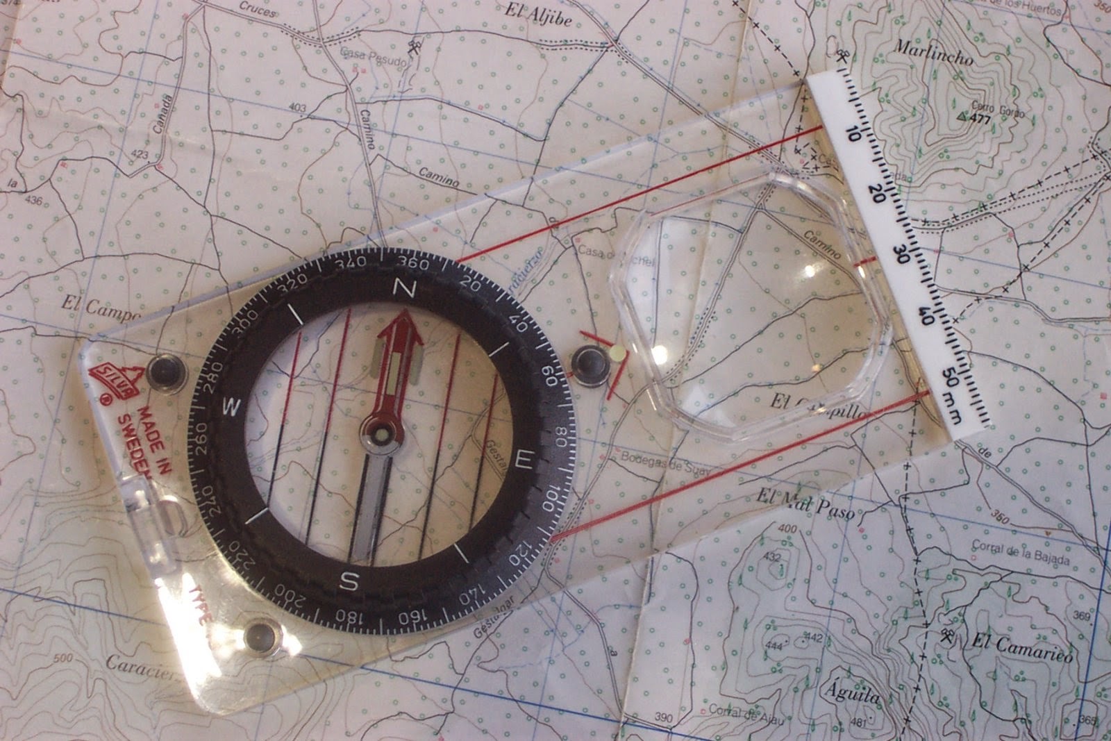 Equipo topográfico para medir ángulos brújula