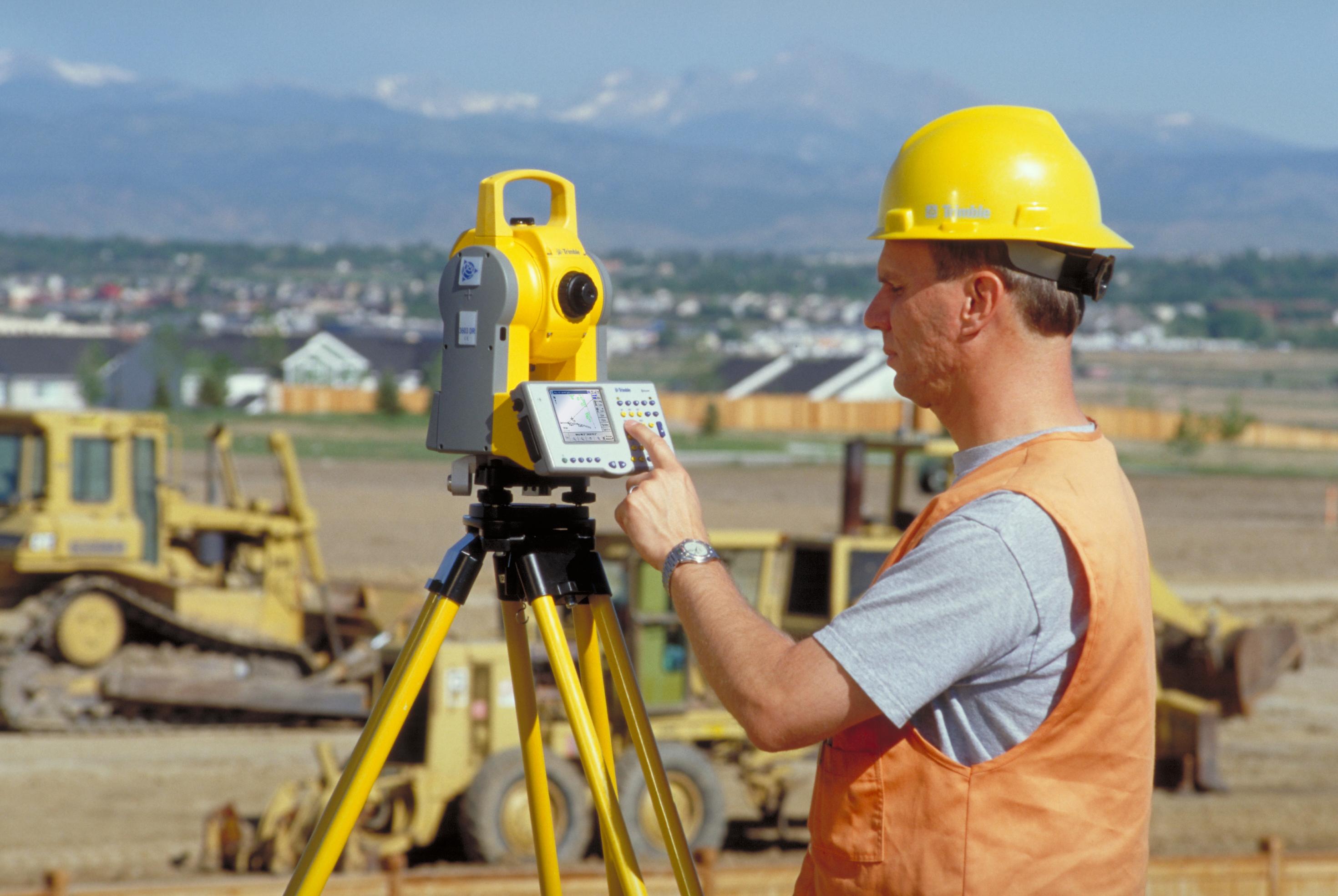 Levantamientos topográficos para obras hidráulicas estación total